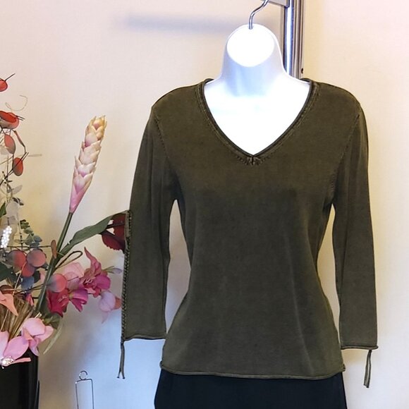NWT Women’s Olive Green Lightweight 3/4 Sleeve Cardigan Pullover Sweater - Picture 2 of 5
